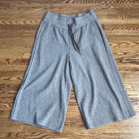 Lululemon cropped pants